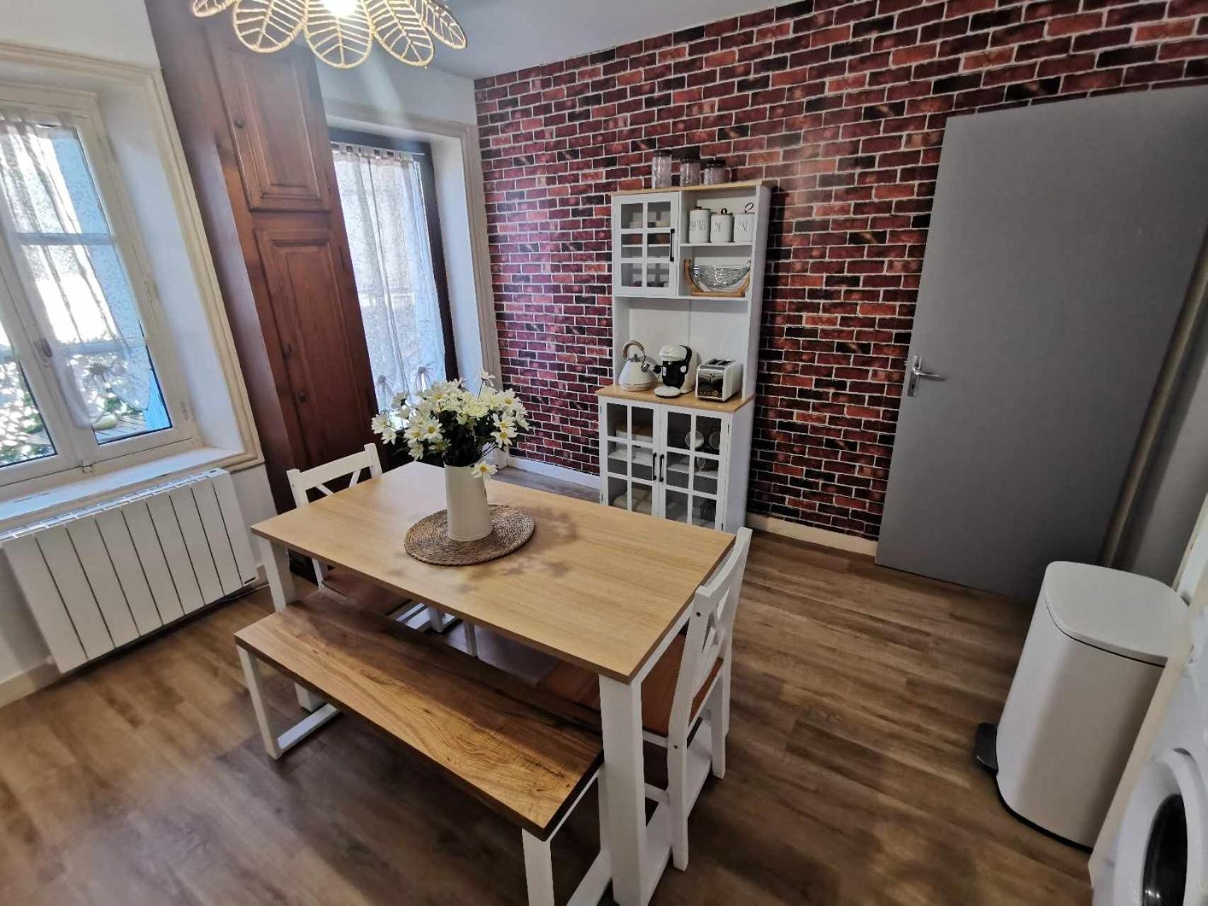 Bel Appartement De 1 A 7 Personnes Ambert Buitenkant foto